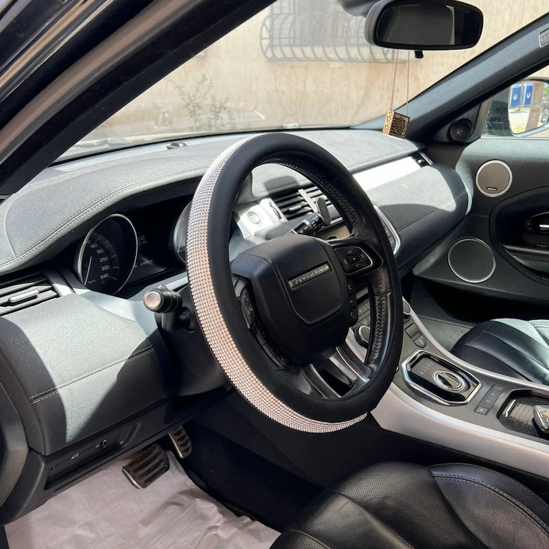 Cache volant royal cuir avec cristaux brillants – intérieur voiture élégant