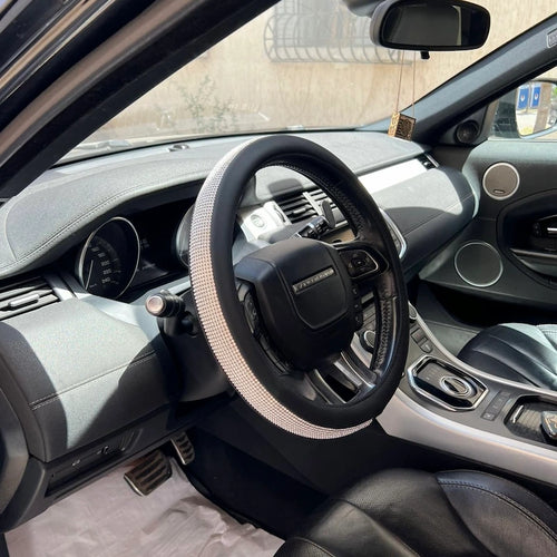 Cache volant royal cuir avec cristaux brillants – intérieur voiture élégant