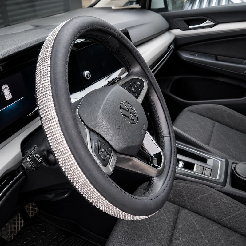 Cache volant royal cuir avec cristaux brillants – intérieur voiture élégant