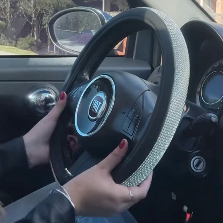 Cache volant royal cuir avec cristaux brillants – intérieur voiture élégant