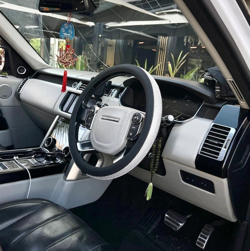Cache volant royal cuir avec cristaux brillants – intérieur voiture élégant